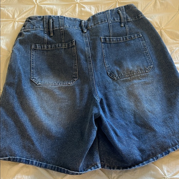 Women’s denim shorts size medium - Picture 4 of 6